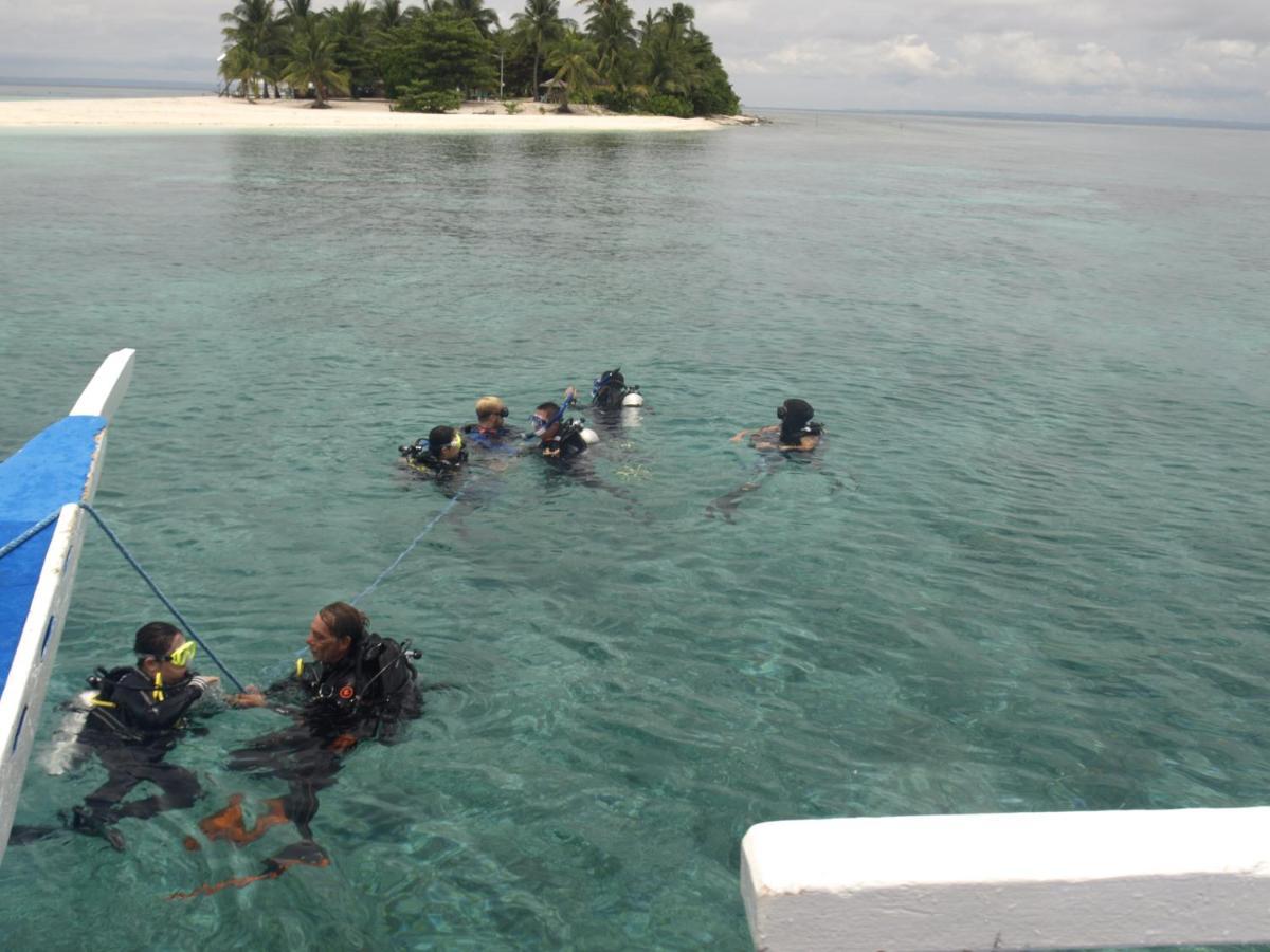 Отель The Shark'S Tail Dive Center Daanbantayan Экстерьер фото